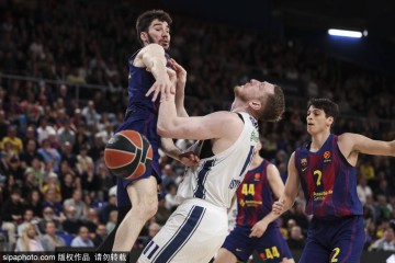 西甲争议判罚：马丁红牌撤销引爆巴萨马竞口水战